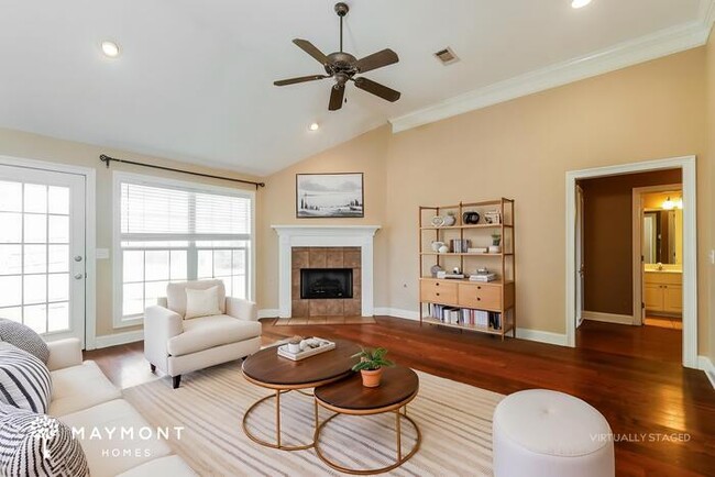 Photo - 403 Knights Cove W