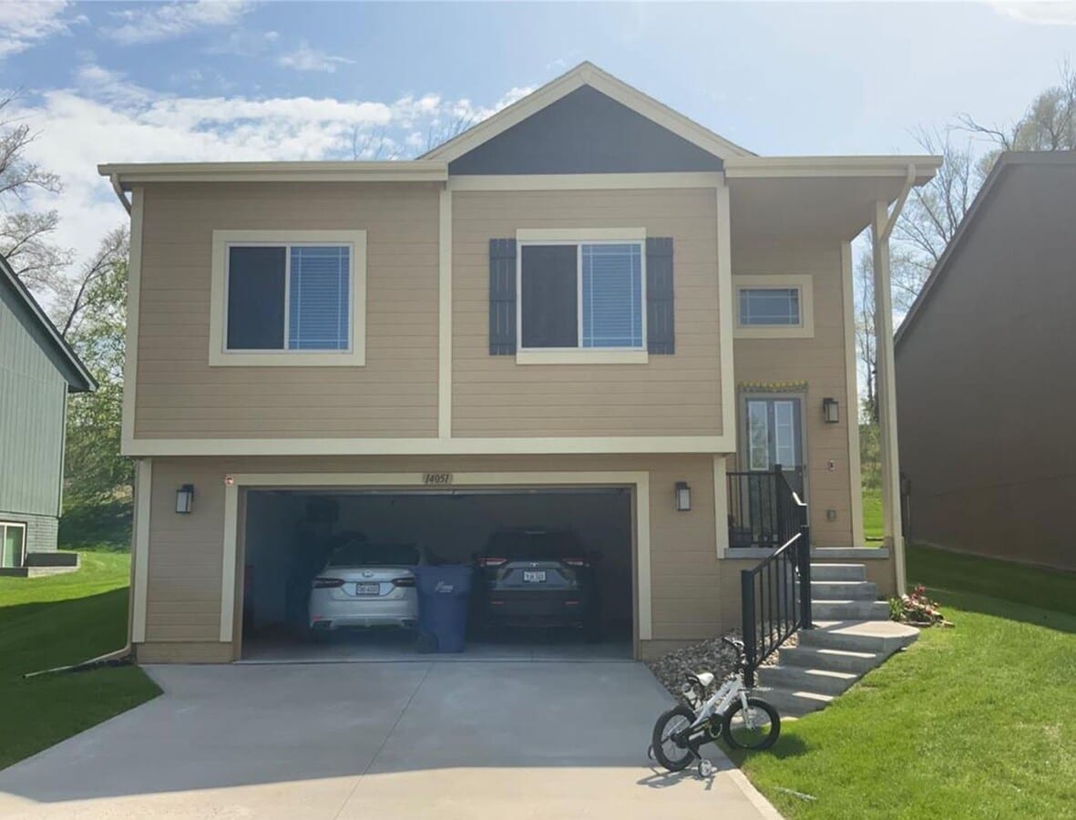 Beautiful 3 bed 2 bath house w 2 car garage $2,095 - Beautiful 3 bed 2 bath house w 2 car garage $2,095