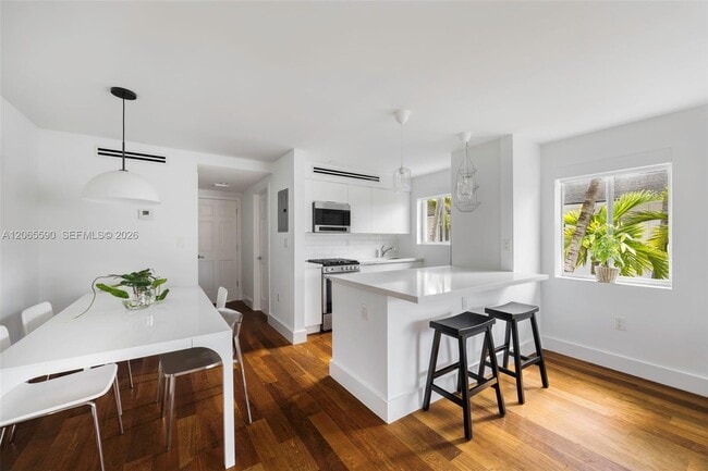 Building Photo - 741 6th St Unit 202-W