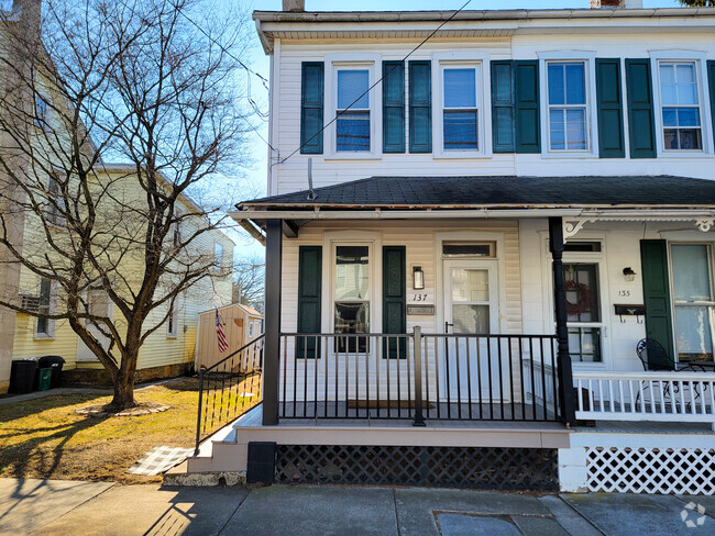 Building Photo - 137 N Cedar St Rental