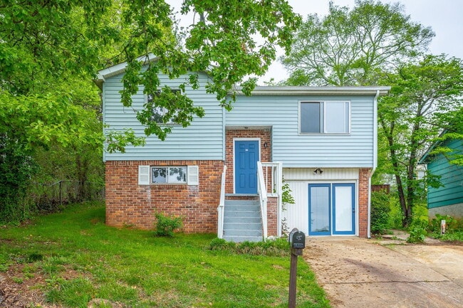 Photo - 833 Sylvan Dr