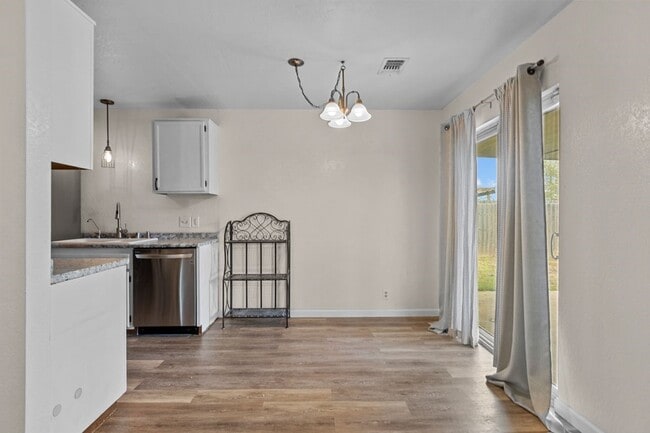 Photo - 4722 W Cuthbert Ave