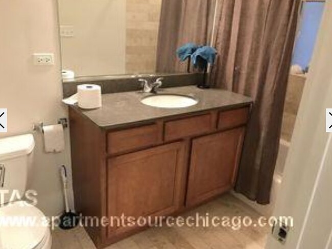 Photo - 1851 W Cornelia Ave Unidad 3