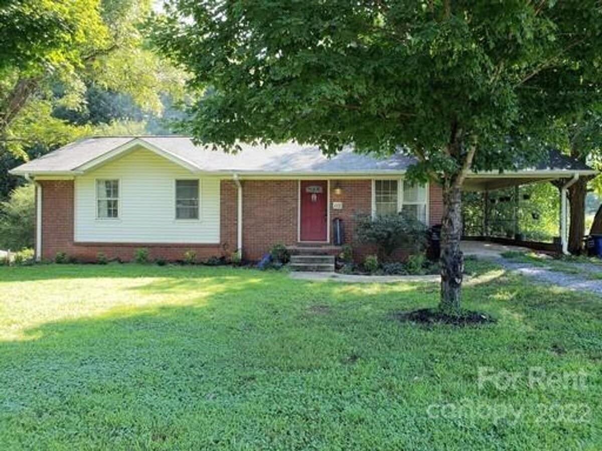 Ranch with basement in Mooresville - Ranch with basement in Mooresville