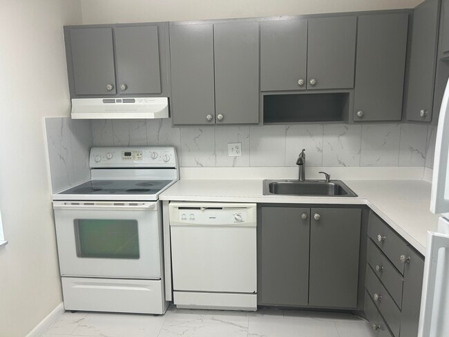 Photo - 1 Abbey Ln Unit 102
