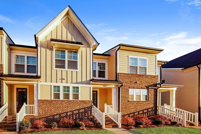 Building Photo - OPEN HOUSE SATURDAY 2/20/26 : 2PM - 4PM - FIRST MONTH FREE