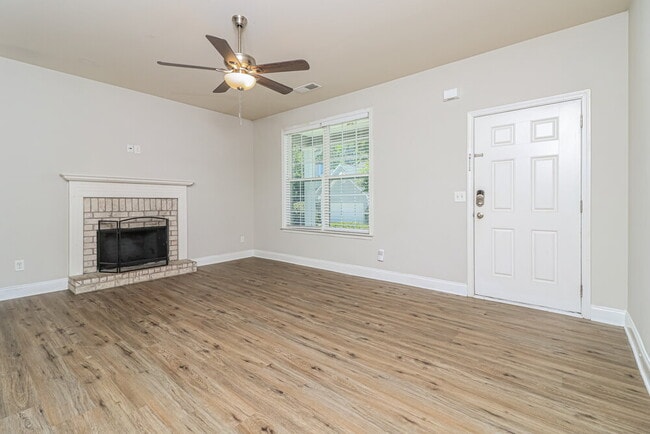 Photo - 77 Rosemont Ct