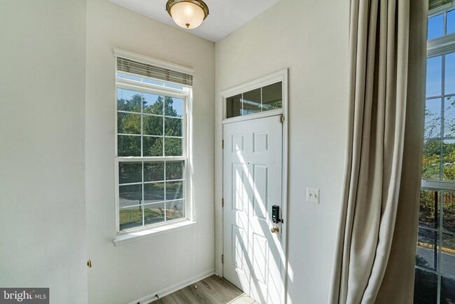 Building Photo - 8535 Wyngate Manor Ct