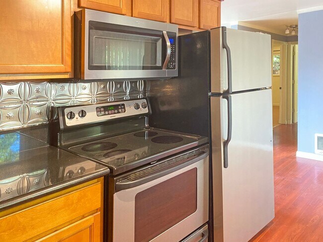 Photo - Darling 2 bedroom condo with fenced yard