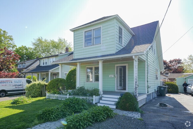 Building Photo - 662 Milford Point Rd Rental