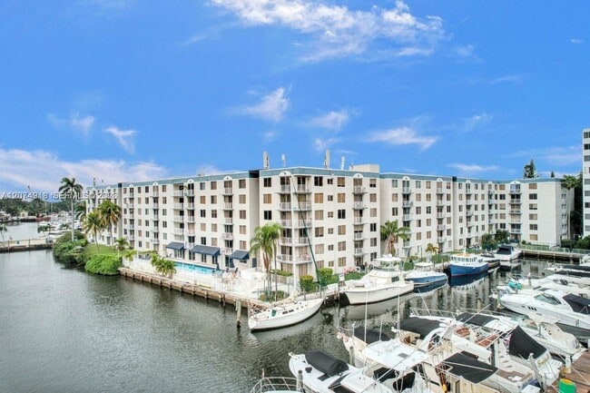 Building Photo - 1720 NW N River Dr Unit 210