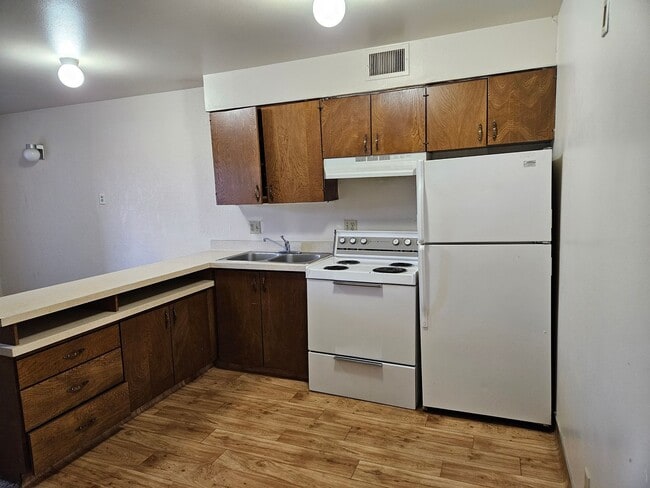 Building Photo - 320 S 700 E Unit #26 Rental