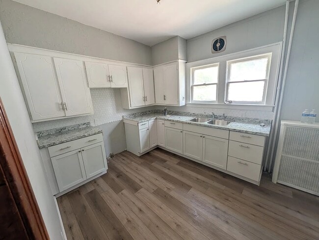 Photo - 439 27th St