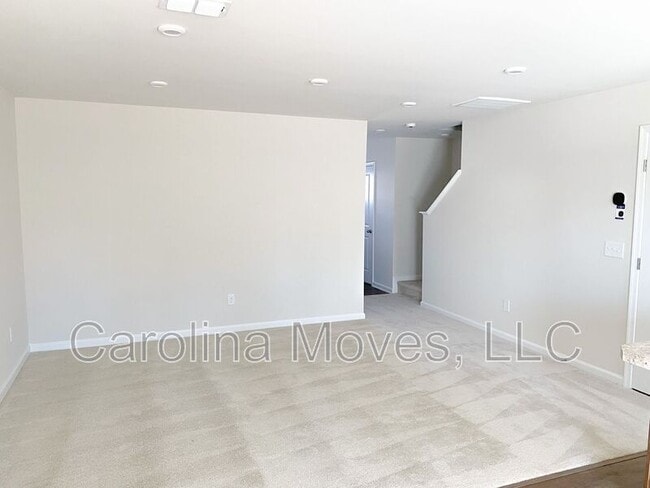 Photo - 156 Sarnesfield Wy