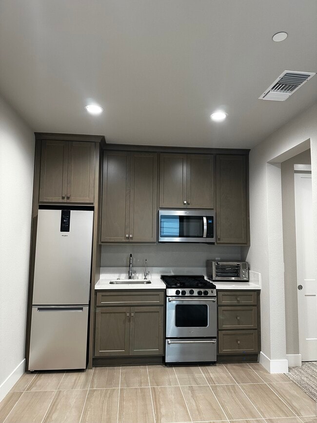 Cocina - 2411 Schooner Ave Unidad Marina