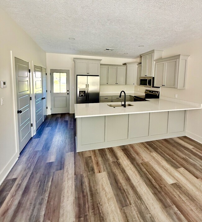 Photo - 221 W Sallier St