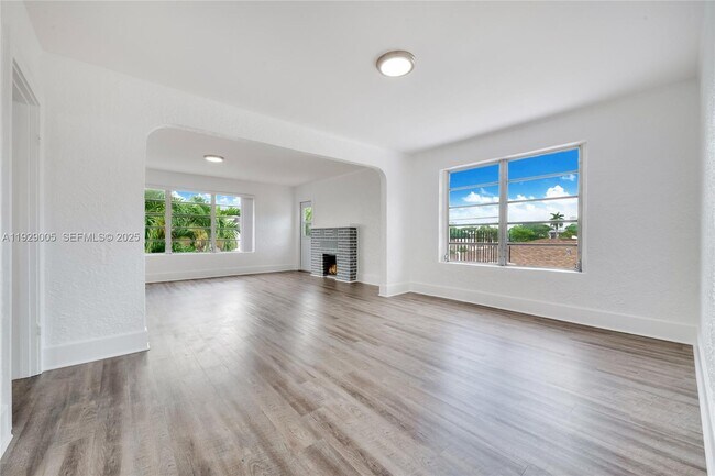 Photo - 1736 SW 9th St Unidad 1738