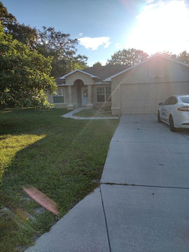 Photo - 3 Bedroom 2 Bath House 2 car garage with Large screened in porch! Tenant occupied till March 31st