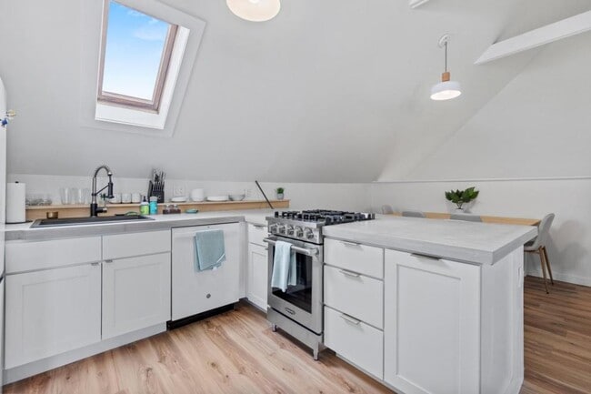 Photo - 50 E St