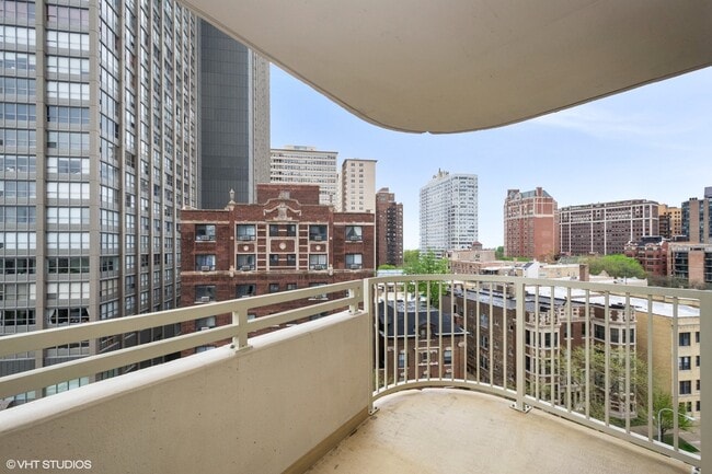 Photo - 3930 N Pine Grove Ave Unit 815