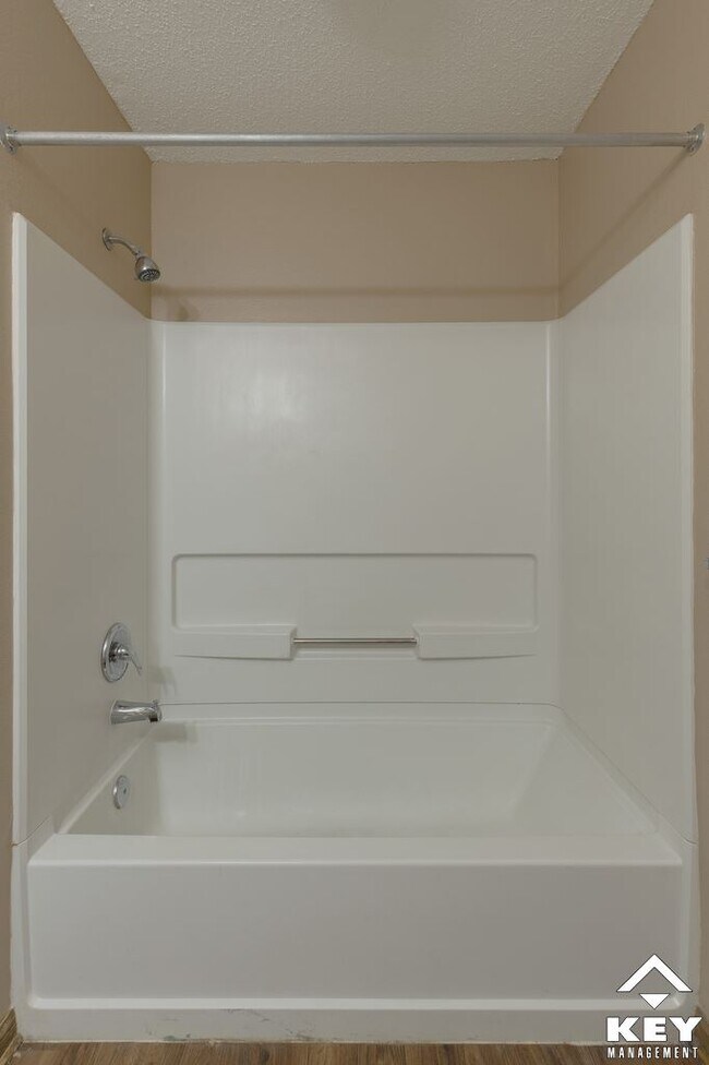 Country Park Residences Apartments Park City, KS