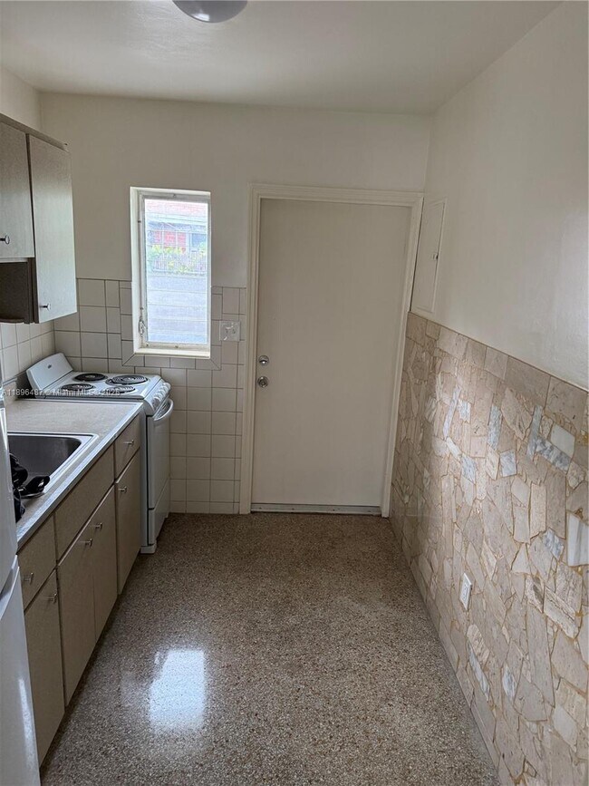 Photo - 301 SW 9th St Unidad 2