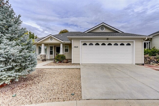 Building Photo - 2 bedroom, 2 bathroom home in Victorian Es...