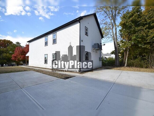 Photo - 2809 E Riverside Dr