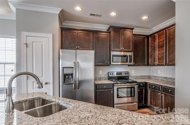 Photo - 362 Halton Crossing Dr SW