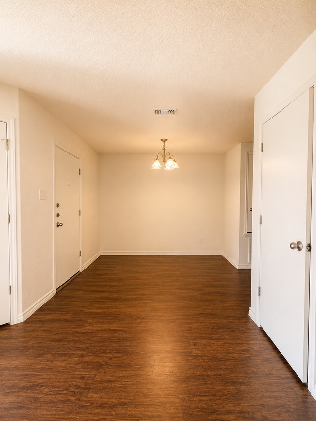 Photo - 1529 Justin Lp Unit B