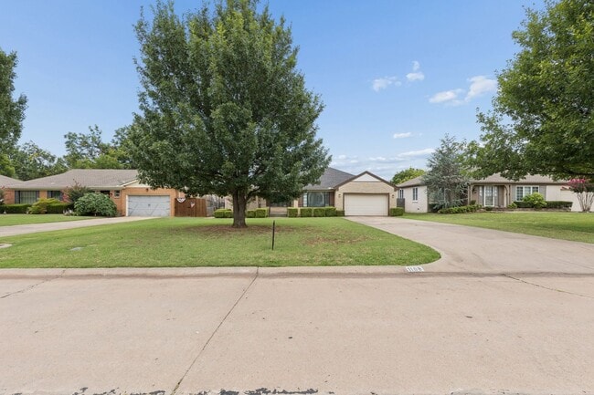 Building Photo - Beautiful Home in Nichols Hills FOR RENT