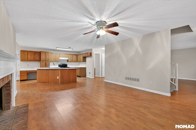 Photo - 2155 Southbrook Ridge NW