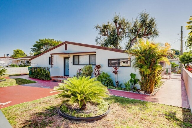 Building Photo - 311 NW 56th Ave. Unit B