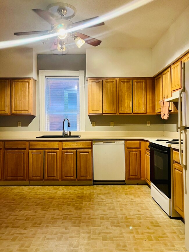 Photo - 24 Mortson St