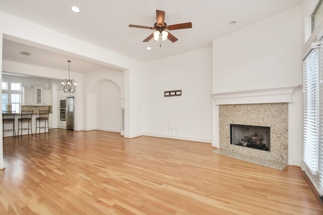 Photo - 5815 Lacy St