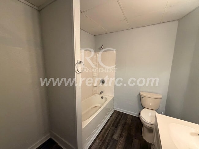 901 Jewell-