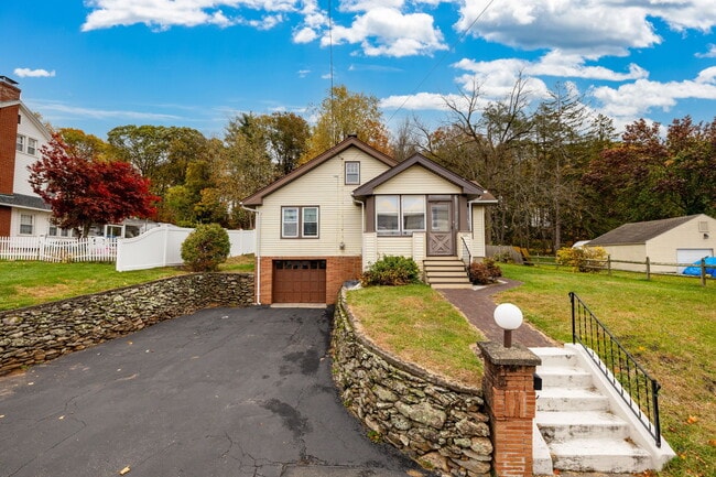 Photo - 430 Old Main St