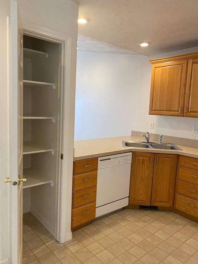 Photo - 2 Bed, 1 Bath Rocky Mountain Townhome w/ Garage & In-Unit Laundry
