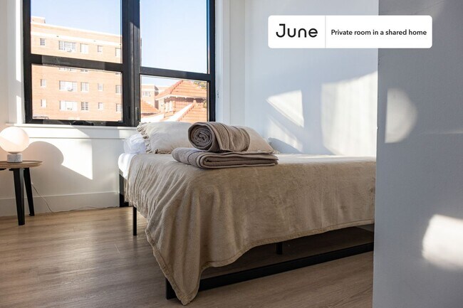 Room in Shared 4 bed/2 bath home in Dupont Circle