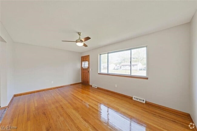 Building Photo - 558 Walnut St Rental