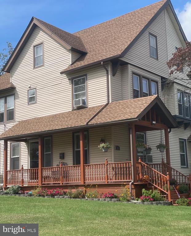 Photo - 555 Velde Ave