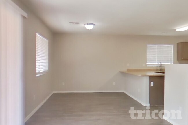 3315 W Fraktur Rd