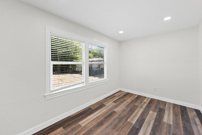 Photo - 1105 Maxfield St