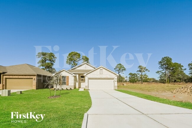 Building Photo - 14785 Country Club Dr