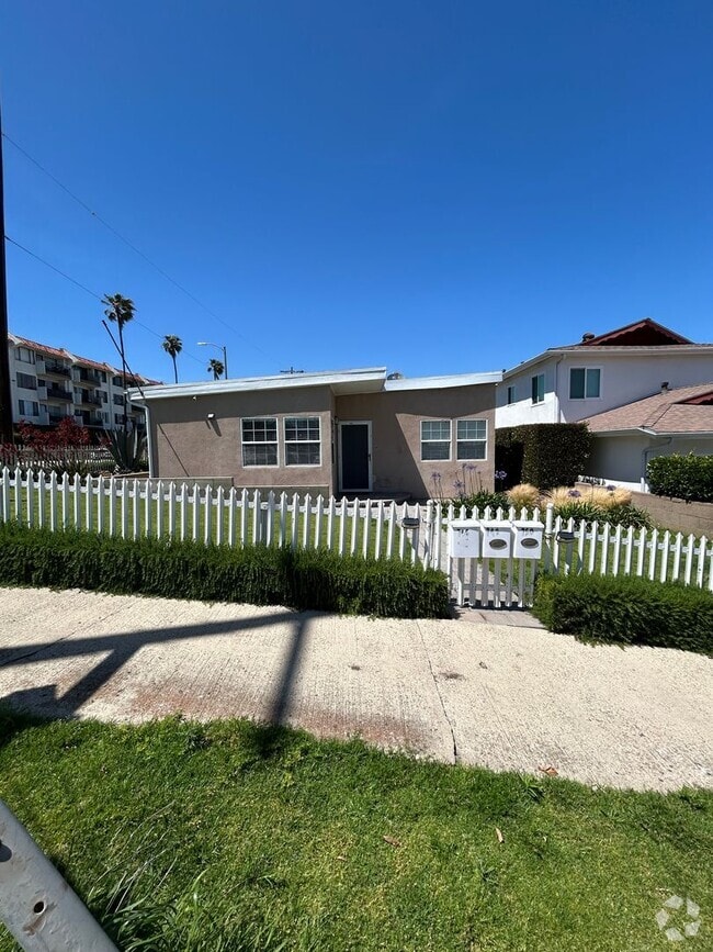 Building Photo - 750 Unit 750 Rental
