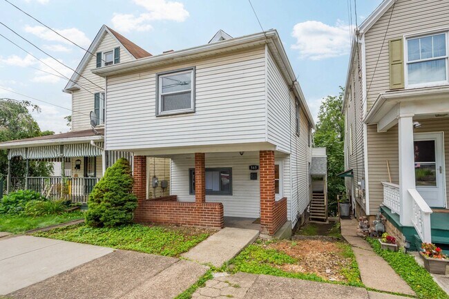 Photo - MOVE IN SPECIAL! SCORE HALF OFF 1ST MONTH'...