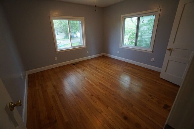 Building Photo - 2 Bed 1 Bath House Total Electric