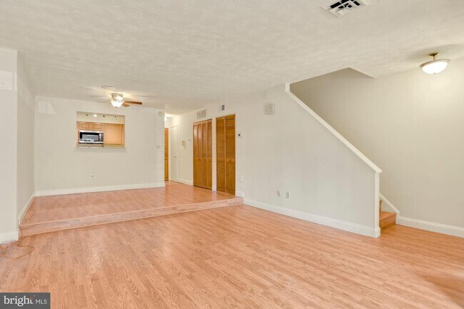 1033 Quincy St NE