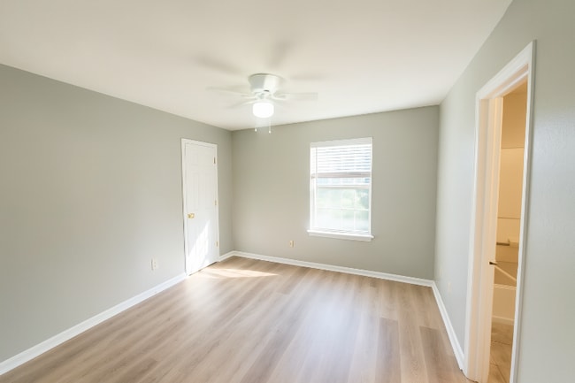 Photo - 2182 Timberwood Cir S