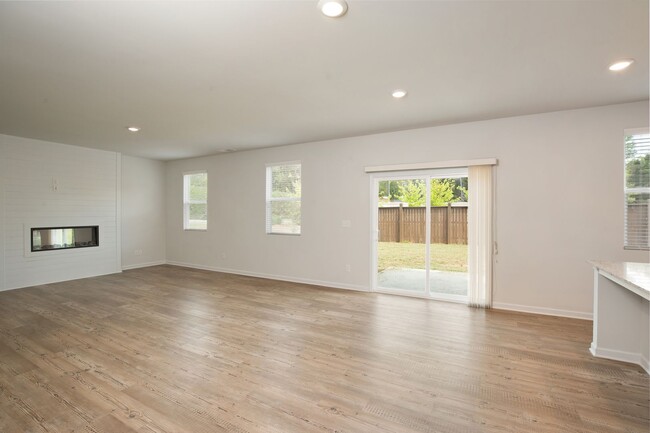 Photo - Minutes to Downtown Dawsonville, Rock Creek Park & More—Welcome Home